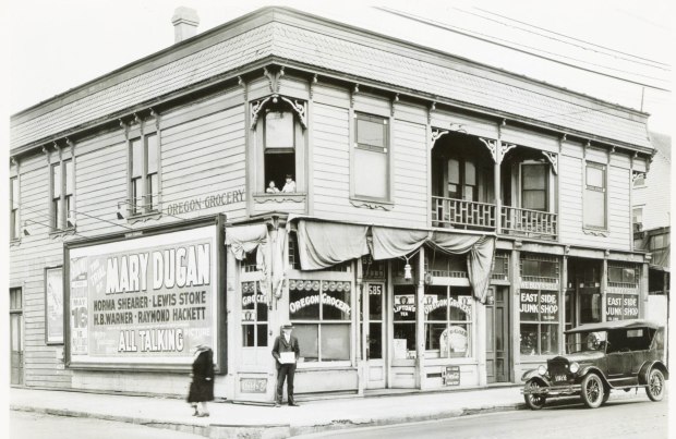 A2009-009.1039 NE Union &amp; Graham 1929